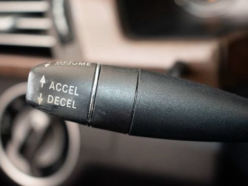 Used 2013 Mercedes-Benz E 550 4MATIC Sedan image 24