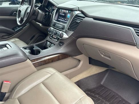 Used 2017 Chevrolet Suburban LT w/ LT Signature Package image 32