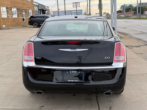 Used 2014 Chrysler 300 AWD w/ Driver Convenience Group image 8