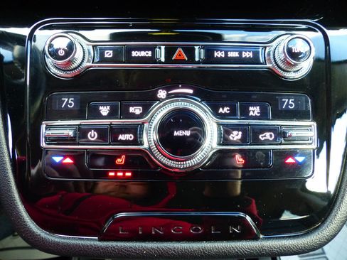 Used 2020 Lincoln Corsair Standard 4dr SUV image 34