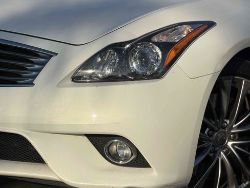 Used 2014 INFINITI Q60 Convertible w/ Premium Package RWD image 10