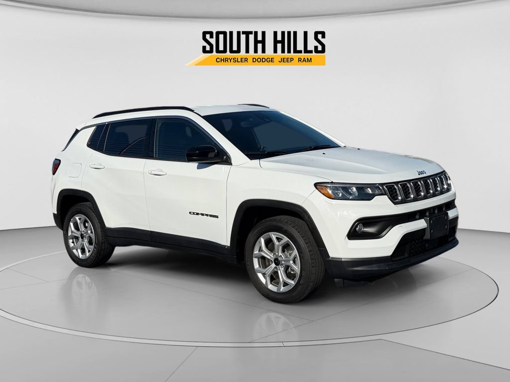 Used 2025 Jeep Compass Latitude AWD/4WD image 7
