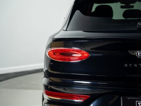 Used 2021 Bentley Bentayga w/ First Edition Specification AWD/4WD image 29