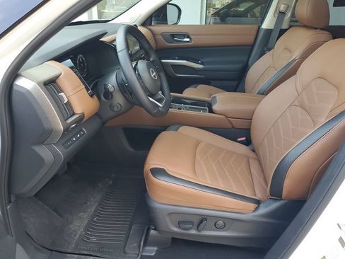 Certified 2025 Nissan Pathfinder Platinum FWD image 24