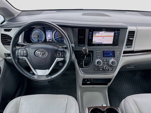 Used 2015 Toyota Sienna XLE image 15