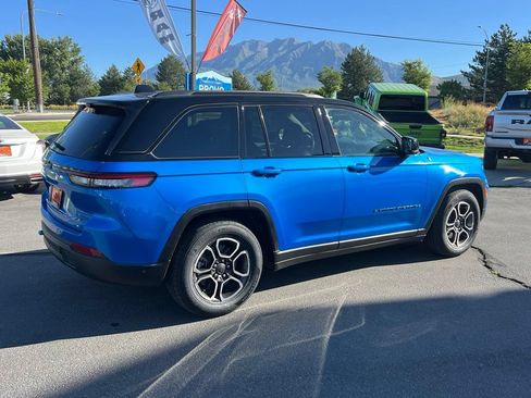 Used 2022 Jeep Grand Cherokee Trailhawk w/ Advanced Protech Group II AWD/4WD image 8