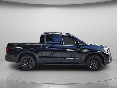 Used 2025 Honda Ridgeline Black Edition image 3