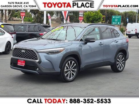 Used 2025 Toyota Corolla Cross XLE AWD/4WD image 1
