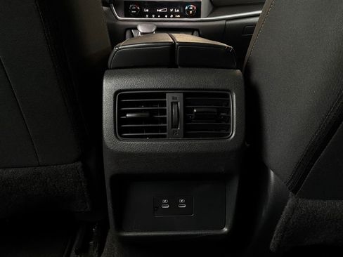 Used 2025 Nissan Rogue SV FWD image 13