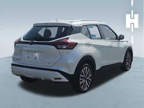 Used 2022 Nissan Kicks SV FWD image 4