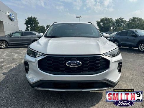 Certified 2025 Ford Escape ST-Line Select AWD/4WD image 2