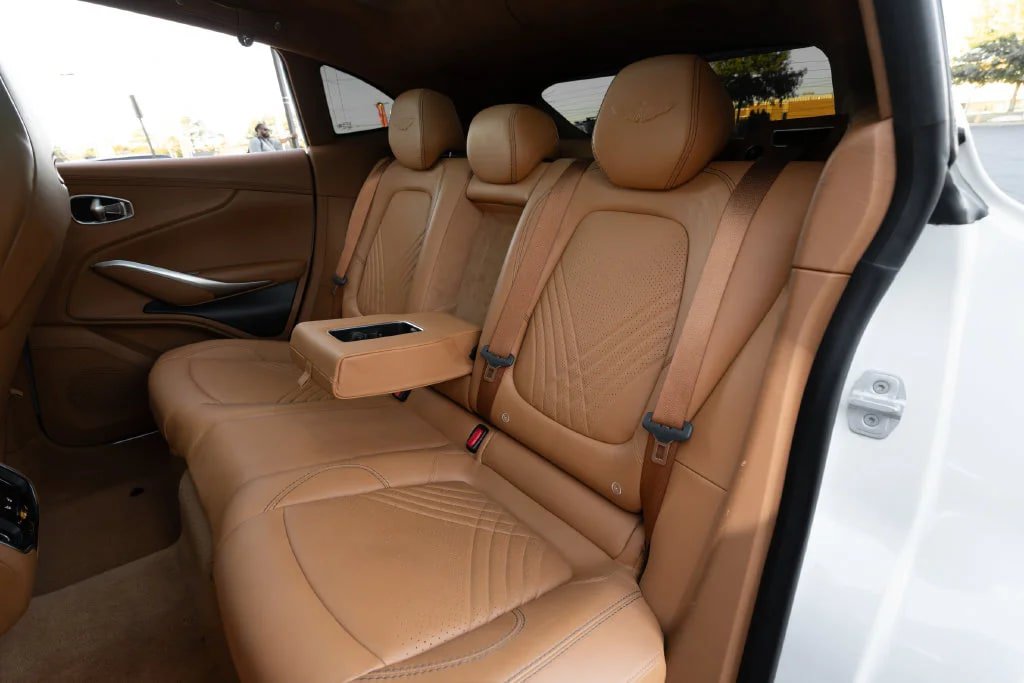 Used 2022 Aston Martin DBX AWD/4WD image 53