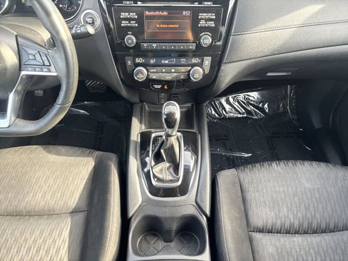 Used 2017 Nissan Rogue SV AWD/4WD image 15