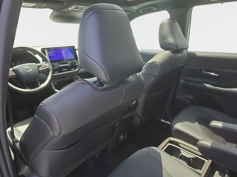 Used 2025 Toyota Grand Highlander AWD Hybrid image 14