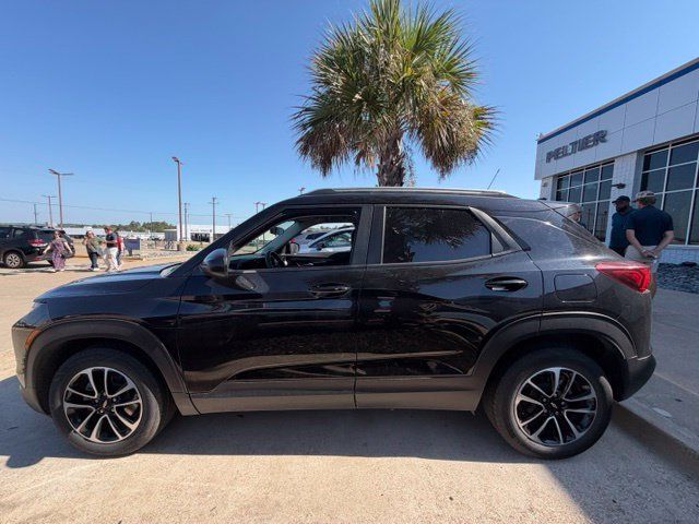 Used 2025 Chevrolet TrailBlazer LT FWD image 5