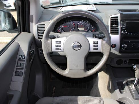 Used 2017 Nissan Frontier SV RWD image 6