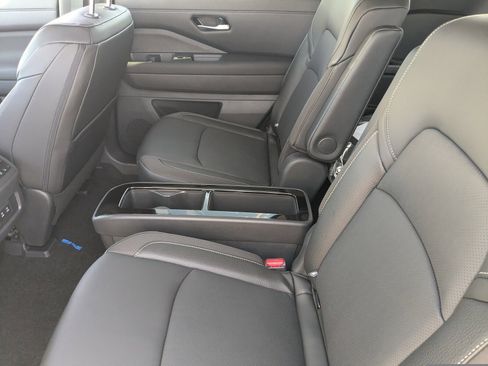 New 2026 Nissan Pathfinder SL image 28