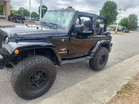 Used 2017 Jeep Wrangler Sahara AWD/4WD image 22