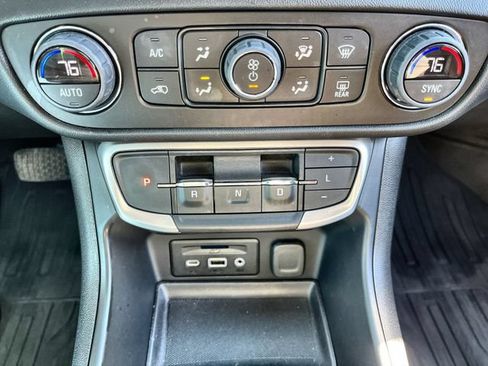Used 2023 GMC Terrain SLT w/ Tech Package AWD/4WD image 18