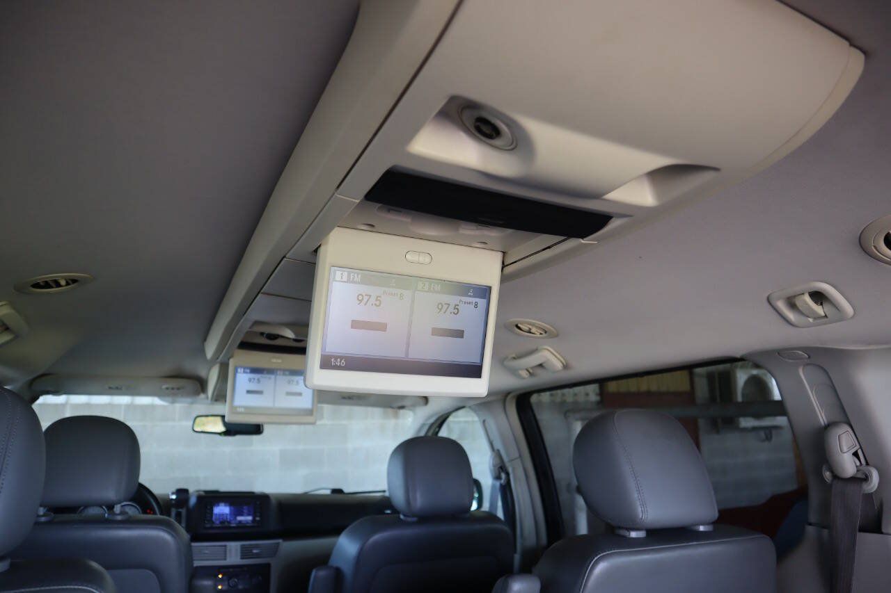 Used 2010 Volkswagen Routan SE FWD image 40