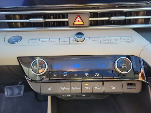 New 2025 Hyundai Elantra Limited w/ Cargo Package image 31