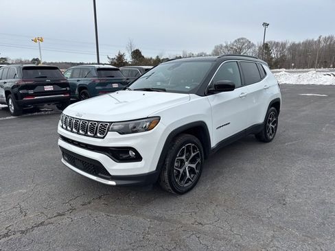 Used 2024 Jeep Compass Limited image 14
