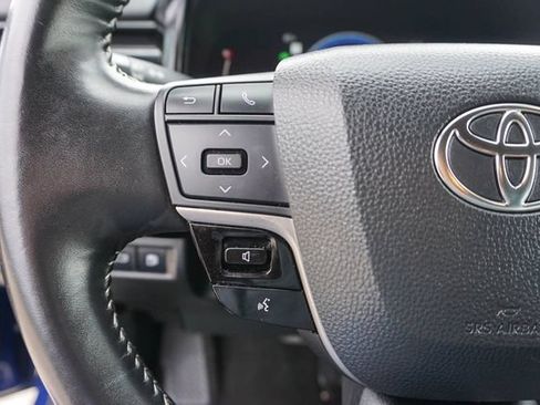Used 2025 Toyota Camry SE FWD image 18