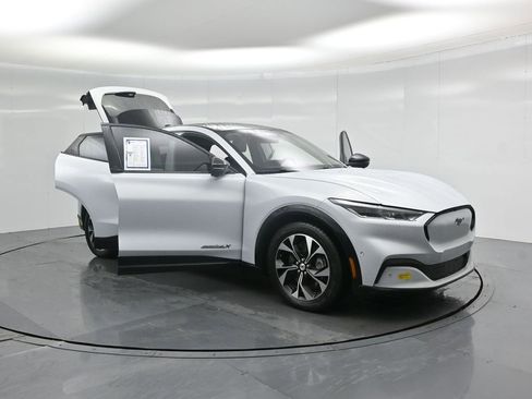 Used 2022 Ford Mustang Mach-E Premium image 34