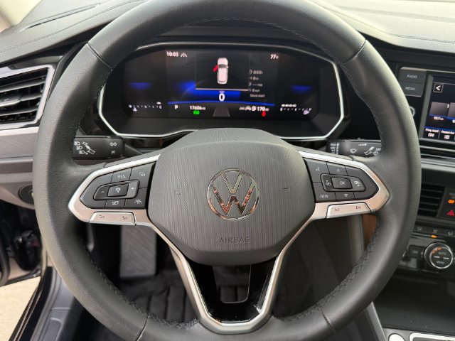 Used 2024 Volkswagen Jetta SE w/ Panoramic Sunroof Package FWD image 17