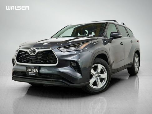 Used 2023 Toyota Highlander LE FWD image 1