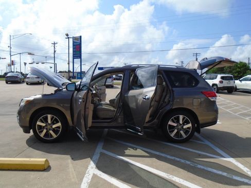 Used 2014 Nissan Pathfinder Platinum FWD image 27