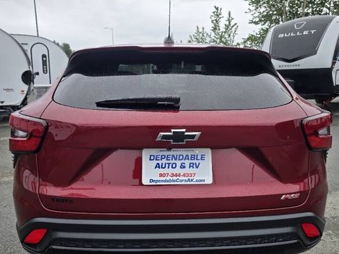 Used 2025 Chevrolet Trax RS FWD image 6
