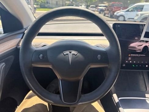 Used 2024 Tesla Model Y Long Range AWD/4WD image 23