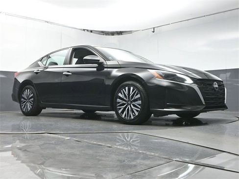 Used 2024 Nissan Altima 2.5 SV image 37