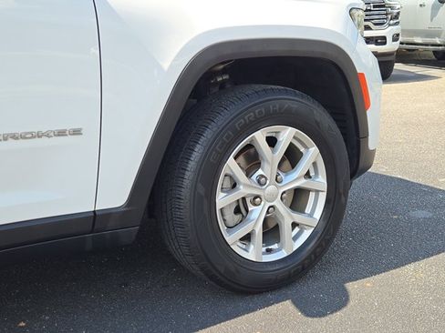Used 2023 Jeep Grand Cherokee Limited AWD/4WD image 15
