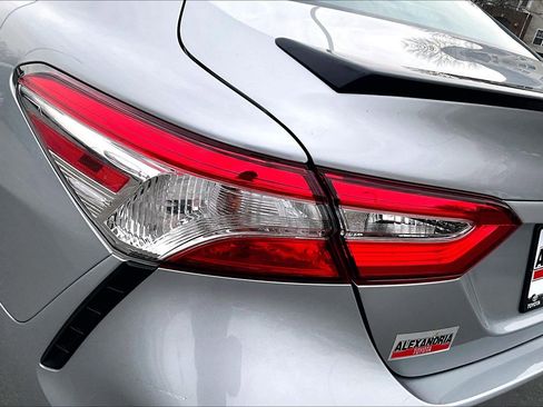 Used 2020 Toyota Camry SE image 27
