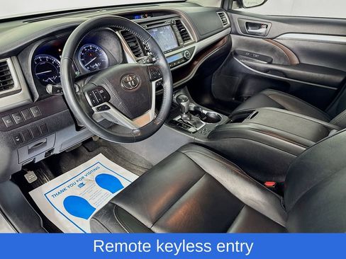 Used 2018 Toyota Highlander XLE image 11
