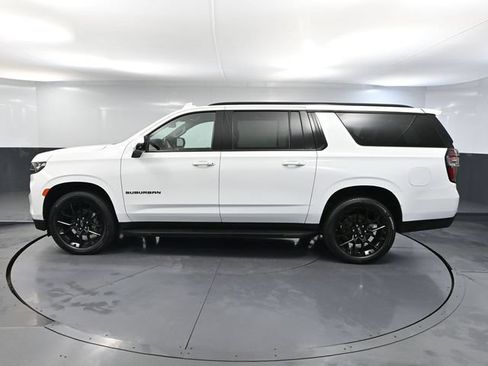 Used 2022 Chevrolet Suburban RST w/ Luxury Package AWD/4WD image 11