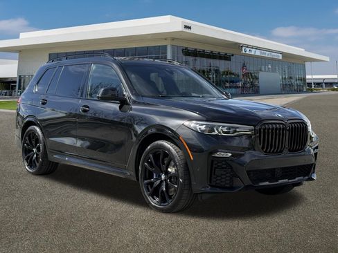 Certified 2022 BMW X7 xDrive40i w/ M Sport Package image 2