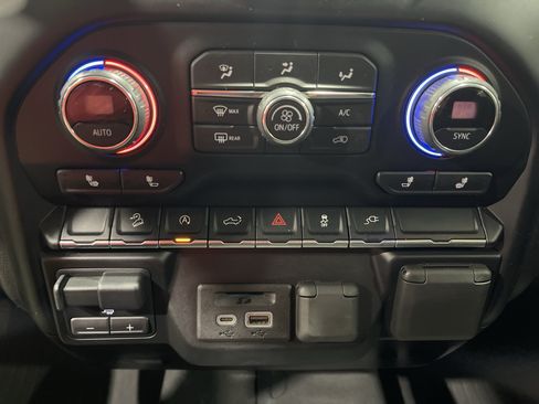 Used 2020 Chevrolet Silverado 1500 LT w/ Convenience Package AWD/4WD image 25