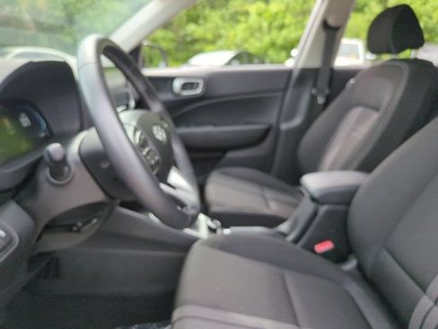 Used 2025 Hyundai Venue SEL FWD image 24