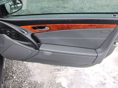 Used 2005 Mercedes-Benz SL 500 w/ AMG Sport Pkg image 27