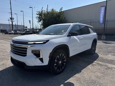 New 2026 Chevrolet Traverse LT w/ Sun and Wheel Package image 3