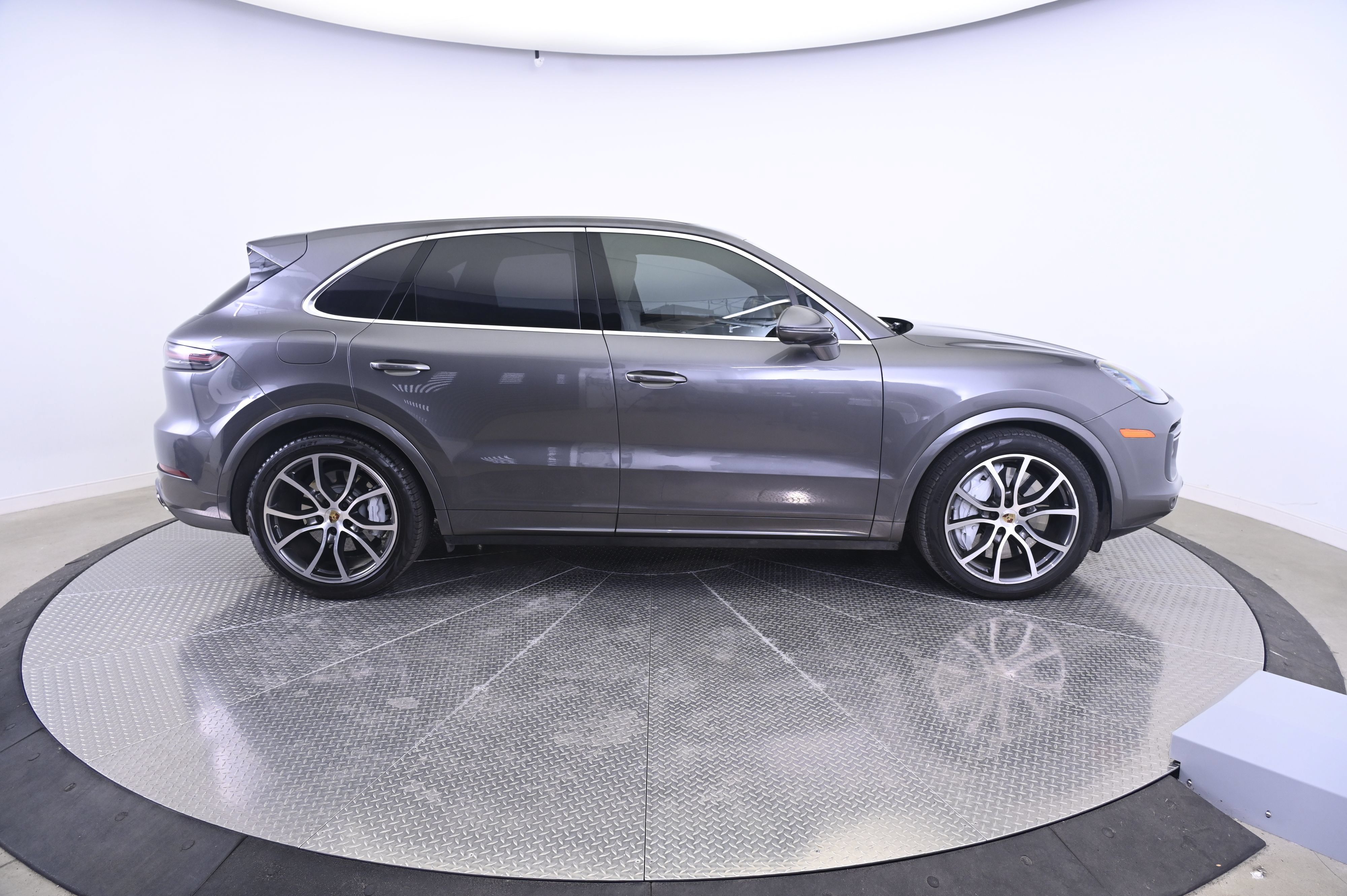Certified 2023 Porsche Cayenne Turbo AWD/4WD image 8