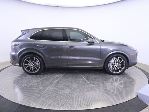 Certified 2023 Porsche Cayenne Turbo AWD/4WD image 8