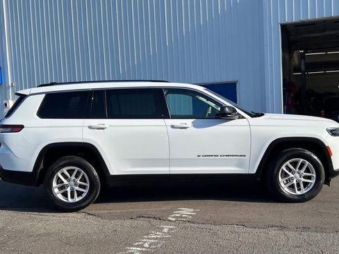 Used 2023 Jeep Grand Cherokee L Laredo image 3