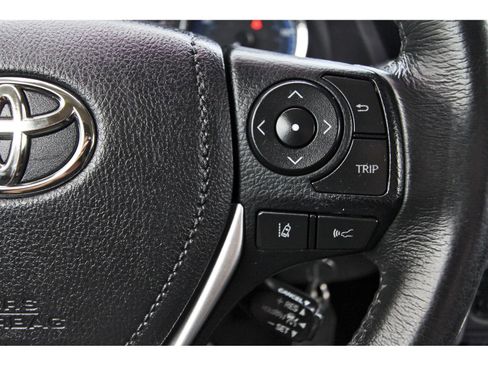Used 2018 Toyota Corolla SE FWD image 20