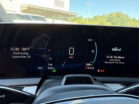 Certified 2025 Cadillac Optiq Sport 2 image 27