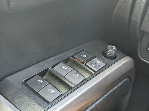 Used 2022 Toyota Tacoma SR5 w/ Technology Package AWD/4WD image 11