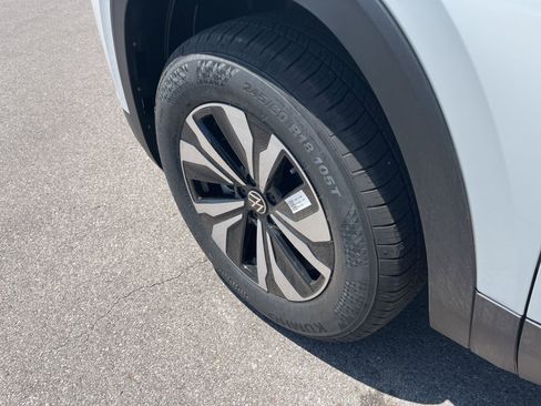 New 2026 Volkswagen Atlas Cross Sport SE FWD image 5